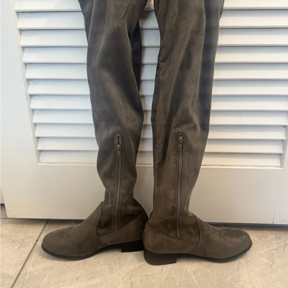 Generation Y Gray Over the Knee Boots Size 8 - Picture 4 of 9